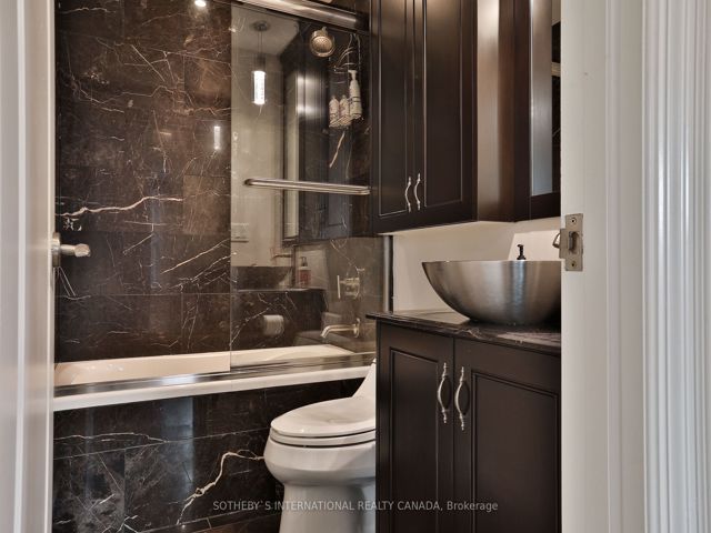 308 - 68 Yorkville Ave