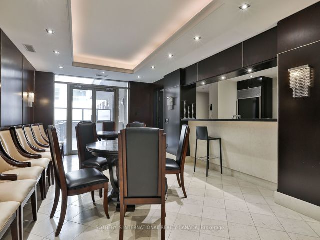 308 - 68 Yorkville Ave