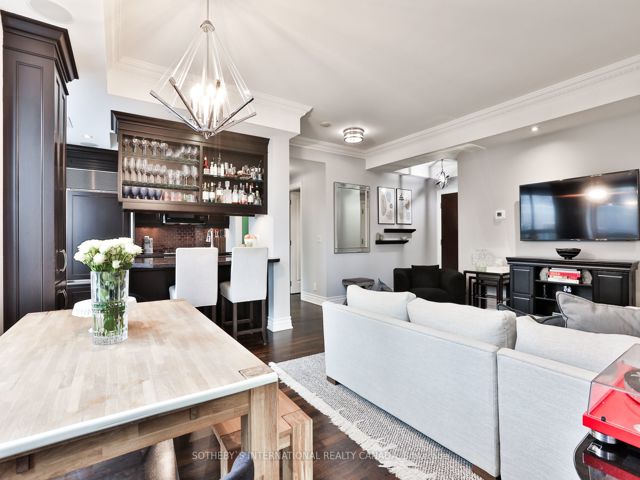 308 - 68 Yorkville Ave