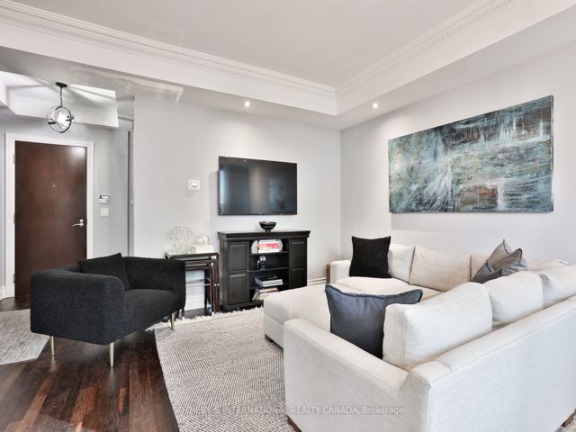 308 - 68 Yorkville Ave