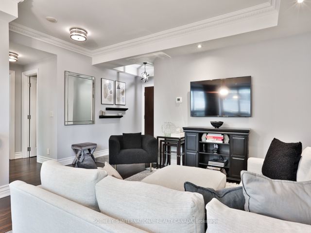 308 - 68 Yorkville Ave