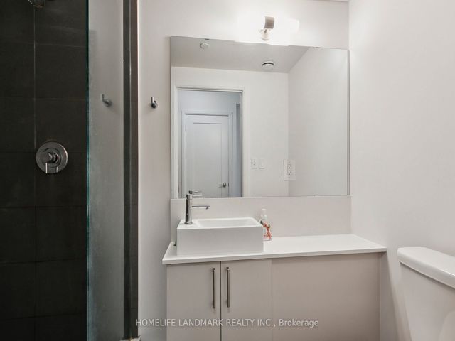 301w - 27 Bathurst St