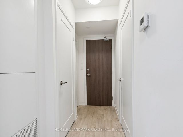 301w - 27 Bathurst St