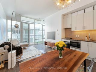 902 - 29 Queens Quay E