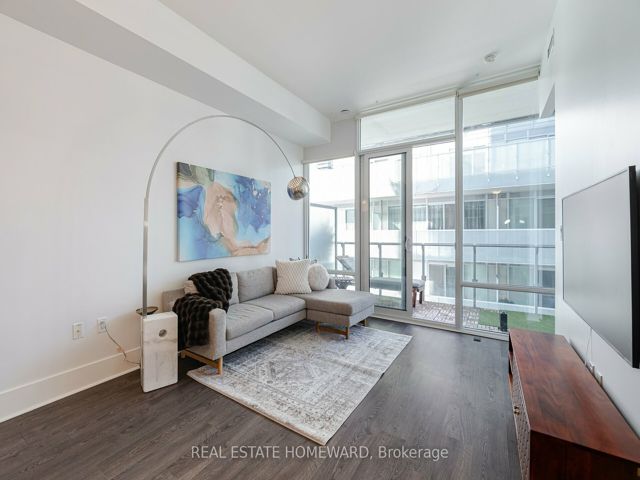 902 - 29 Queens Quay E