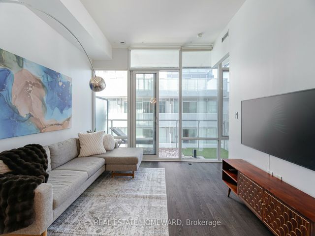 902 - 29 Queens Quay E