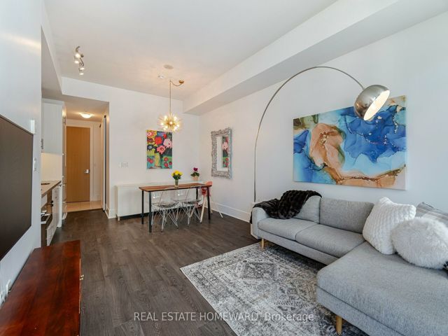 902 - 29 Queens Quay E