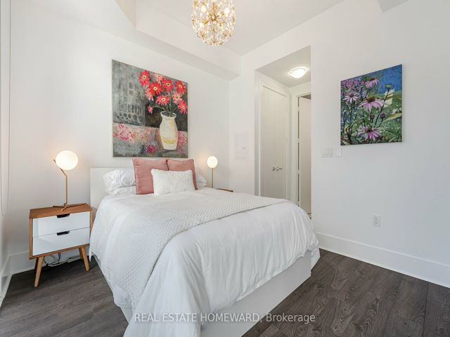 902 - 29 Queens Quay E
