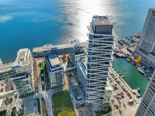 902 - 29 Queens Quay E
