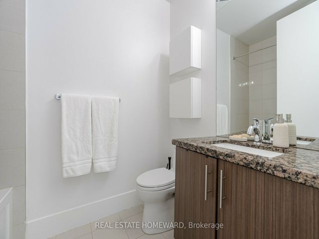 902 - 29 Queens Quay E