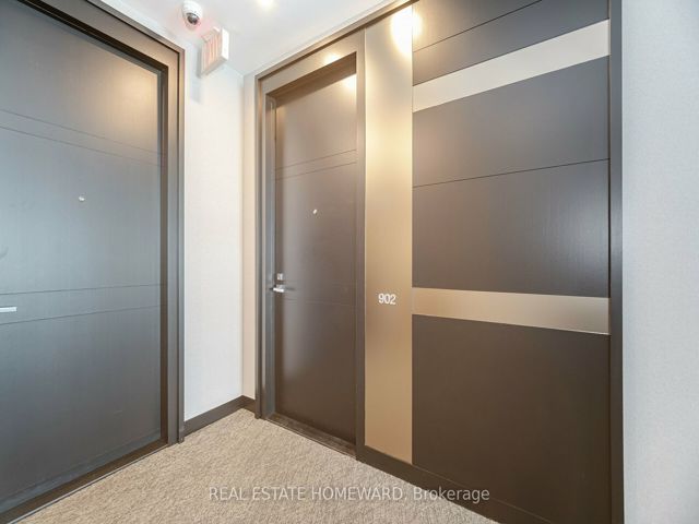 902 - 29 Queens Quay E