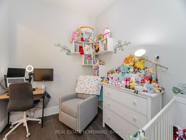 902 - 29 Queens Quay E