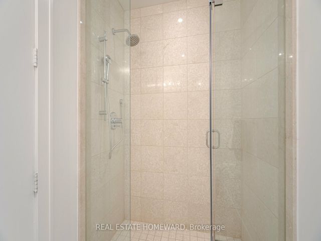 902 - 29 Queens Quay E