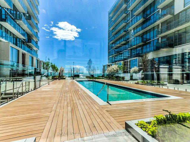 902 - 29 Queens Quay E