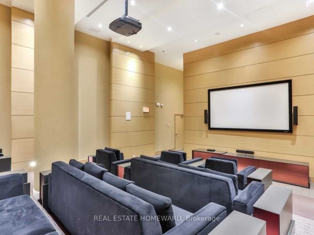 902 - 29 Queens Quay E