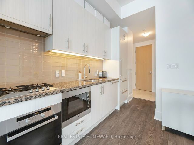 902 - 29 Queens Quay E