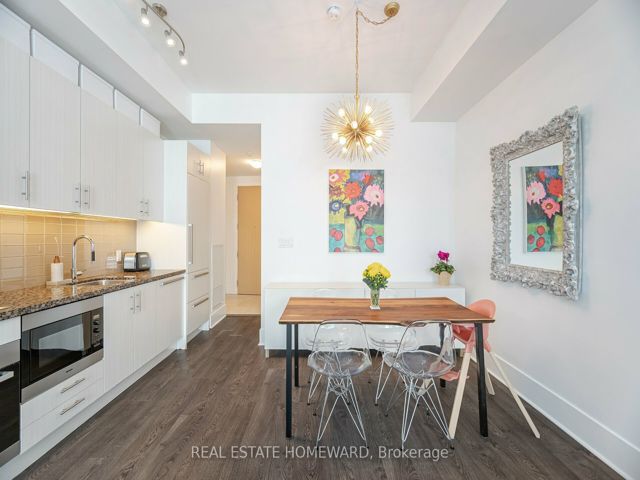902 - 29 Queens Quay E