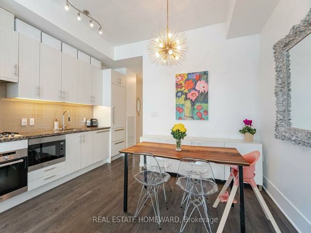 902 - 29 Queens Quay E