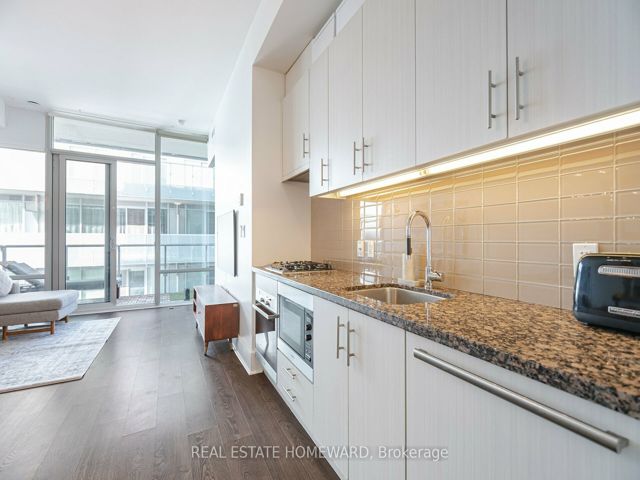 902 - 29 Queens Quay E
