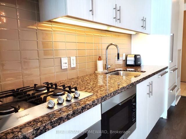 902 - 29 Queens Quay E