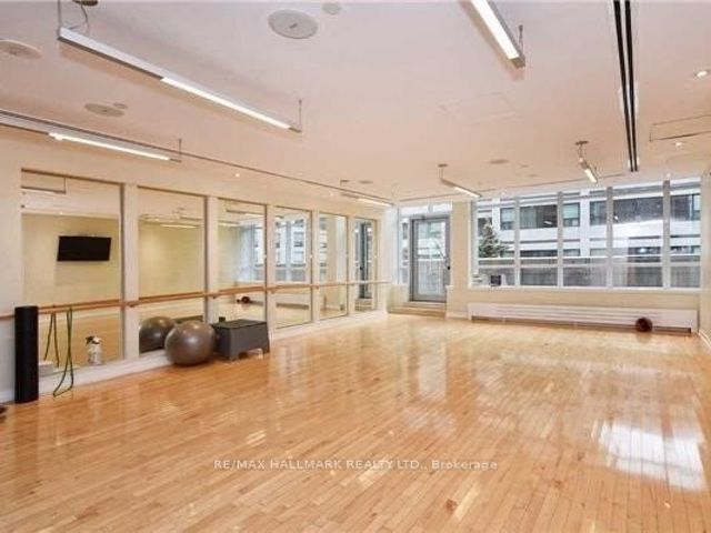 709 - 2191 Yonge St