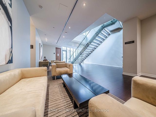 709 - 2191 Yonge St