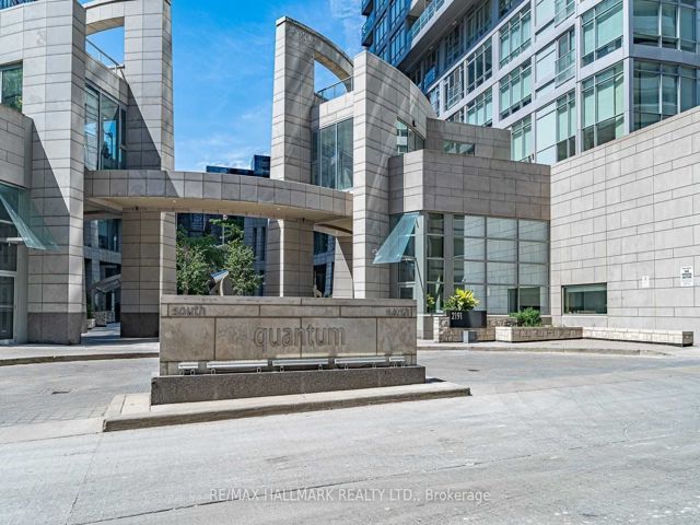 709 - 2191 Yonge St