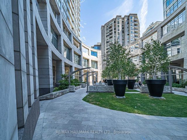 709 - 2191 Yonge St