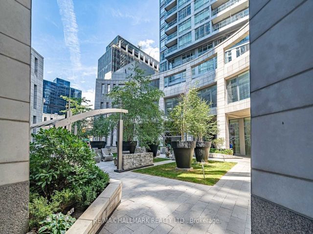 709 - 2191 Yonge St