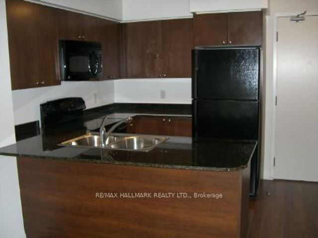 709 - 2191 Yonge St