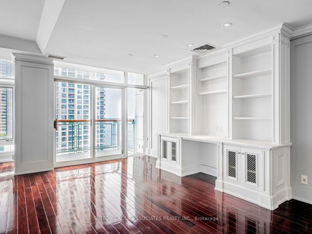 1116 - 211 QUEENS QUAY WEST