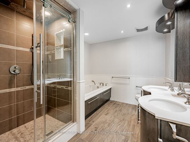 1116 - 211 QUEENS QUAY WEST