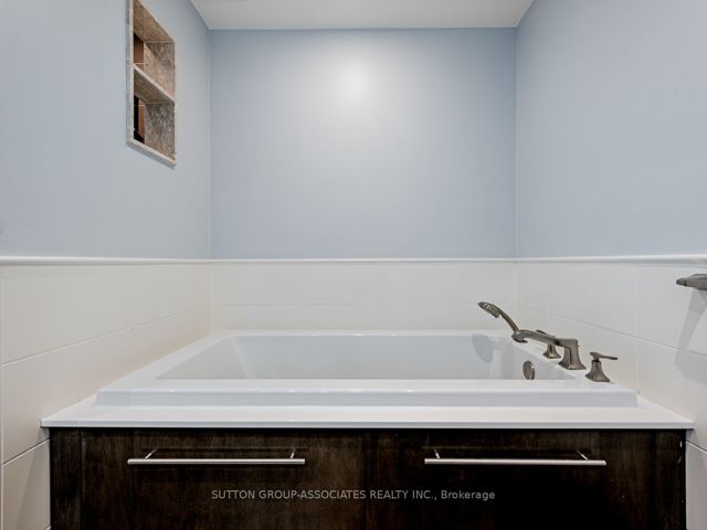 1116 - 211 QUEENS QUAY WEST