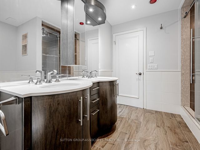 1116 - 211 QUEENS QUAY WEST