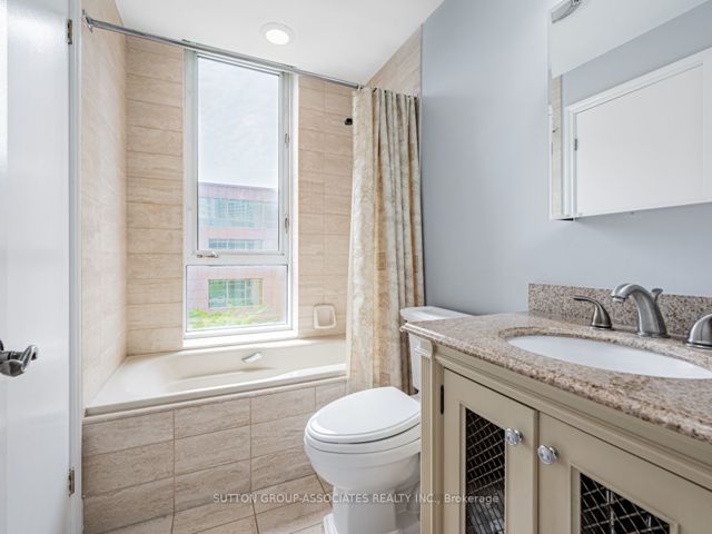 1116 - 211 QUEENS QUAY WEST