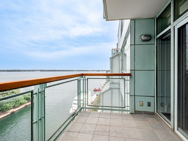 1116 - 211 QUEENS QUAY WEST