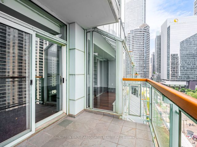 1116 - 211 QUEENS QUAY WEST