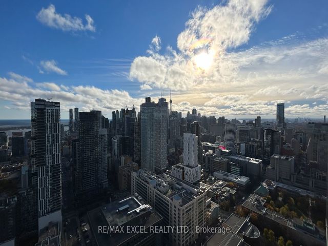 5002 - 319 Jarvis St