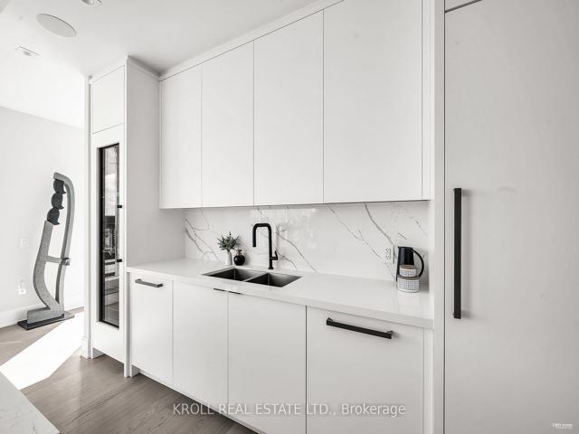 703 - 355 Bedford Park Ave