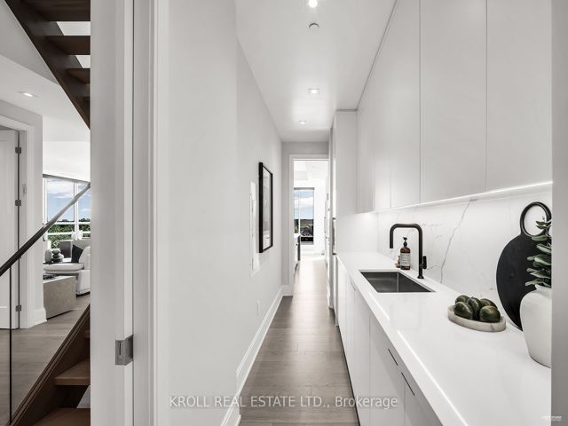 703 - 355 Bedford Park Ave