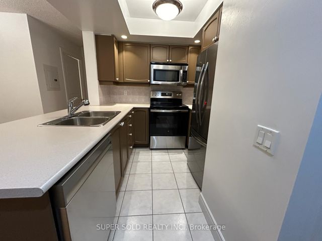 1524 - 15 Northtown Way