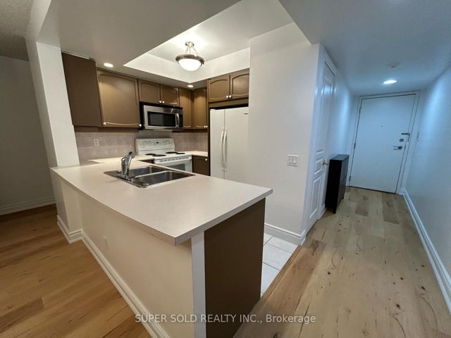 1524 - 15 Northtown Way