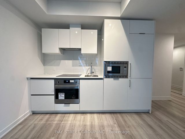 2006 - 238 Simcoe St