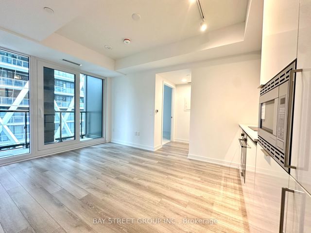 2006 - 238 Simcoe St