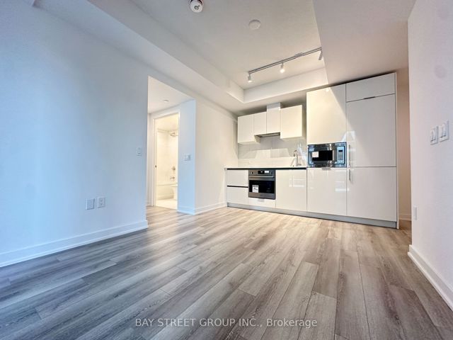 2006 - 238 Simcoe St