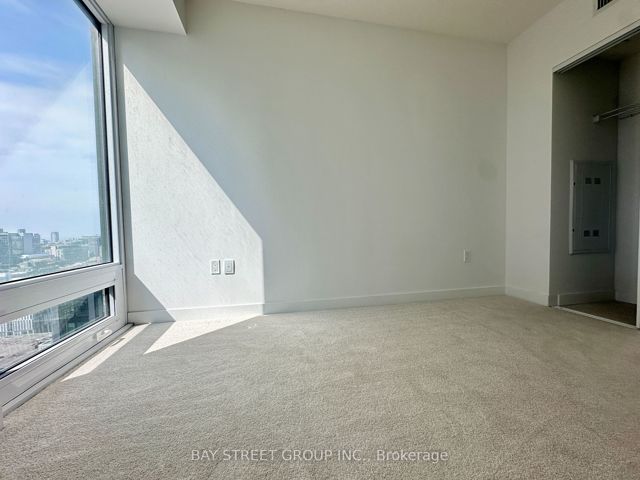 2006 - 238 Simcoe St