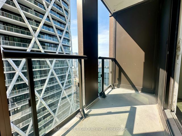 2006 - 238 Simcoe St