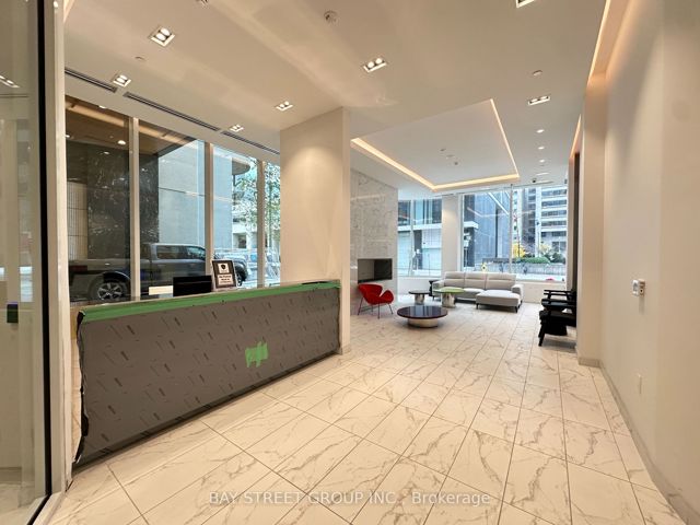 2006 - 238 Simcoe St