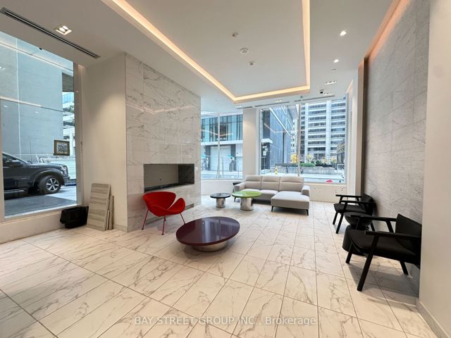 2006 - 238 Simcoe St
