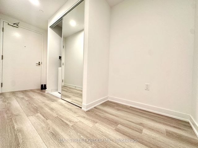 2006 - 238 Simcoe St